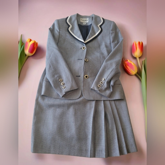 John Meyer elegant office suit,size 8 / item #8 - Picture 3 of 3